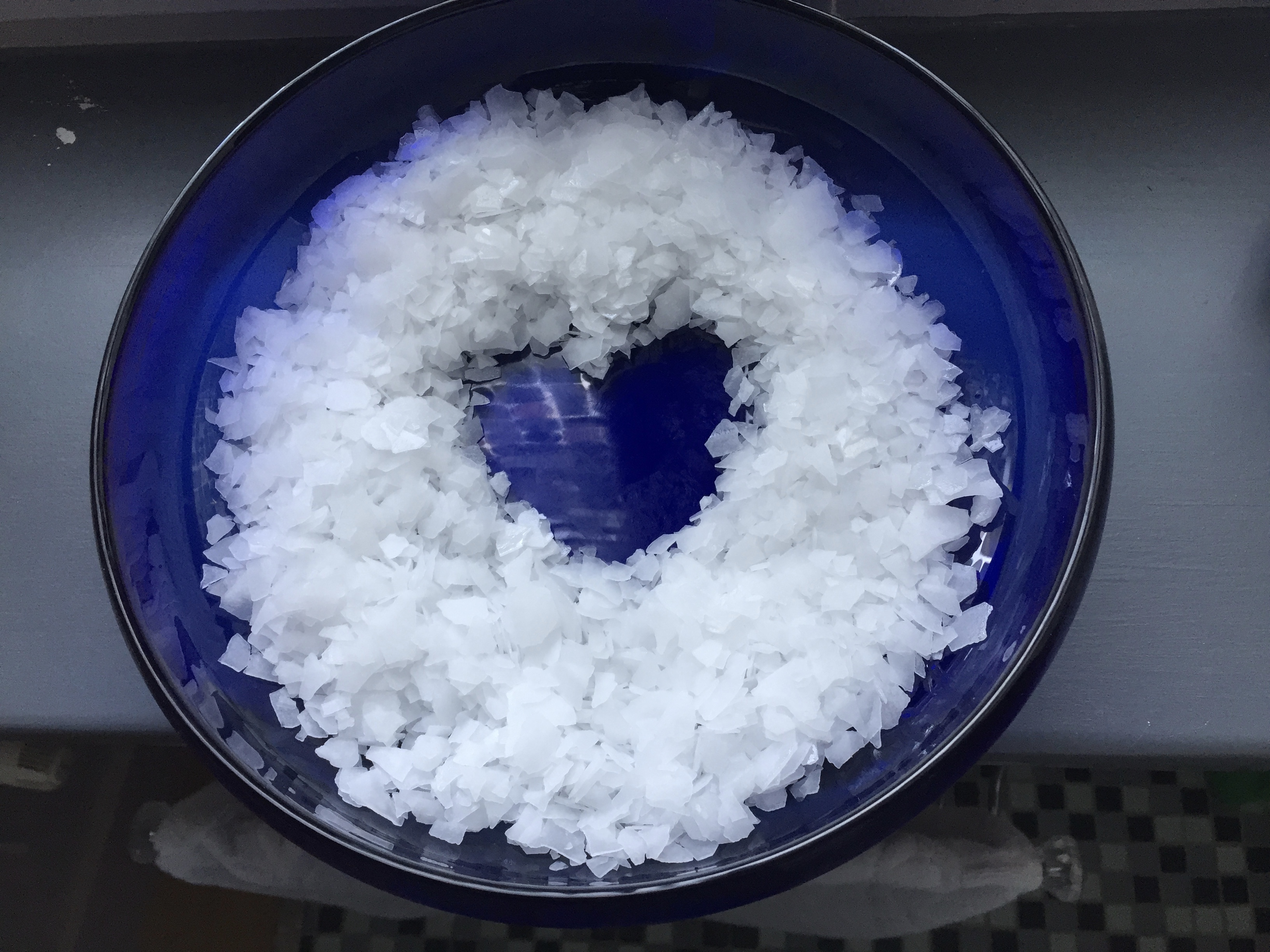 Magnesium chloride flakes used in Ro’s early experiment
